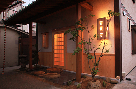 人間と自然の調和 山と海に囲まれた小豆島で培った 職人が作る家は…